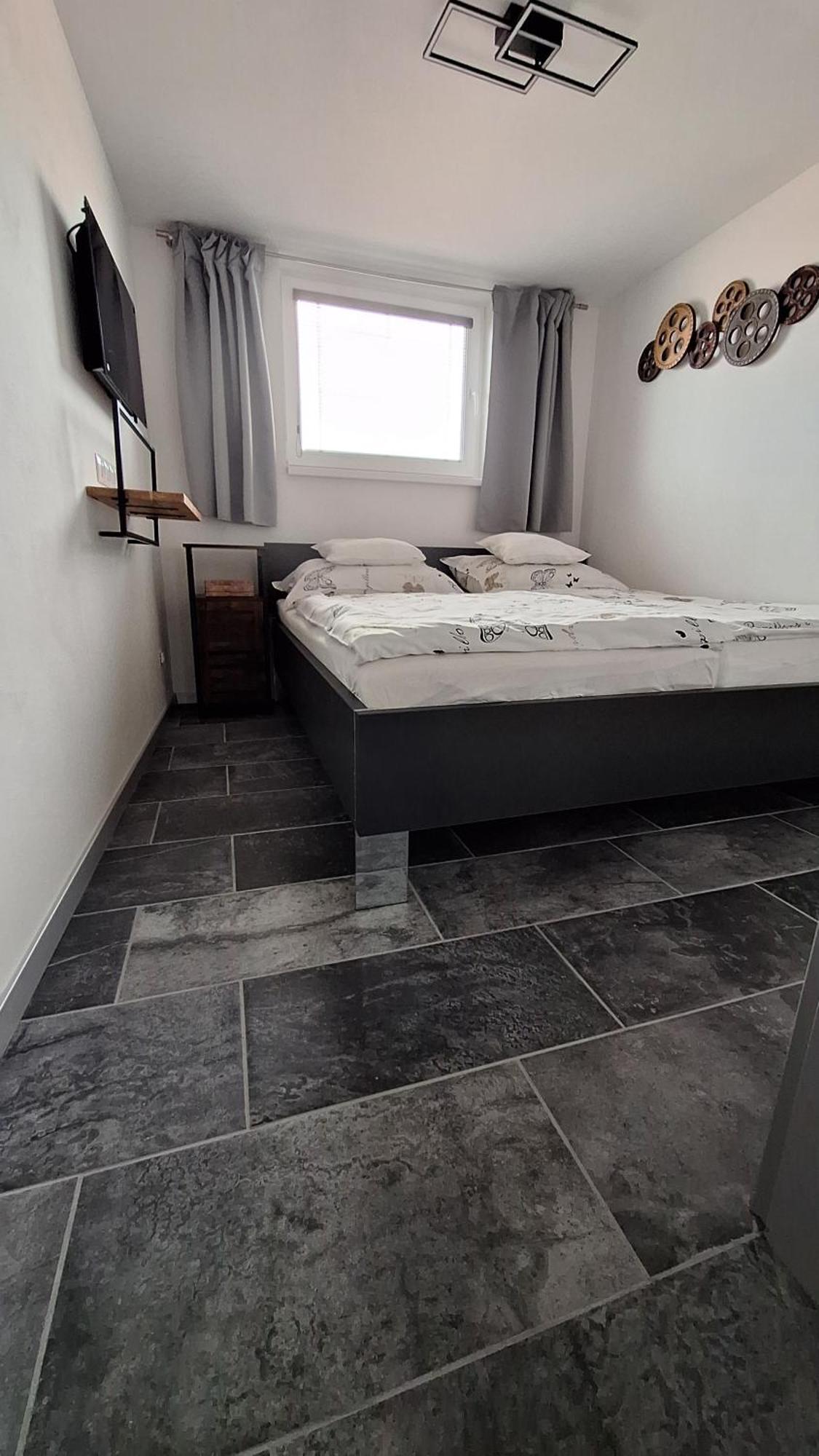 Bungalov Na Brehu Labe S Vlastnim Molem Pardubice Exteriér fotografie